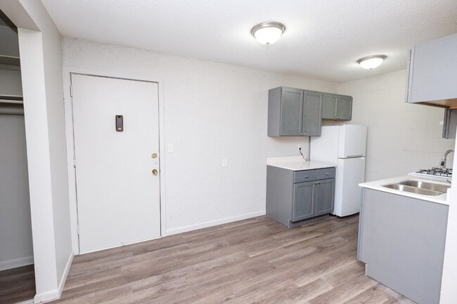 Photo - Pillsbury Apartments | 2200