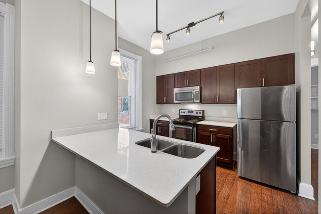 Photo - 975 E McMillan St Unidad 303