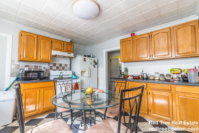 Building Photo - 163 Hillside St Unit 1