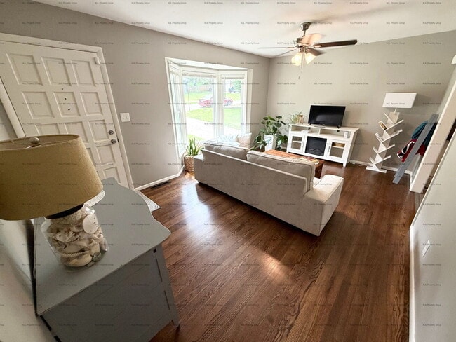 Photo - Beautiful 3 Bedroom / 3 bathroom Home Ready May 7th