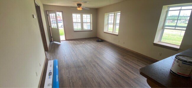 117 W Main St
