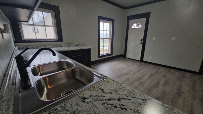 Photo - 118-118.5-1185 Wood St Unit 118 Wood St