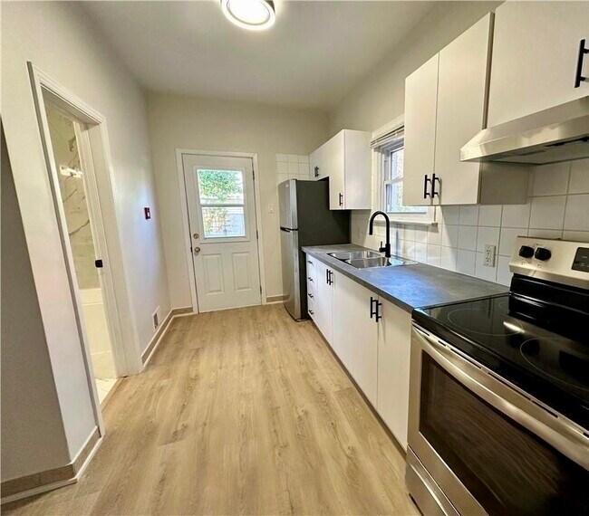 Photo - 162 Ivy Crescent