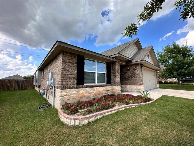 Building Photo - Round Rock Charmer!