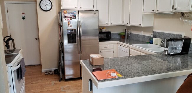 Photo - Excellent 3 Bed/2.5 Bath Mountain Shadows ...