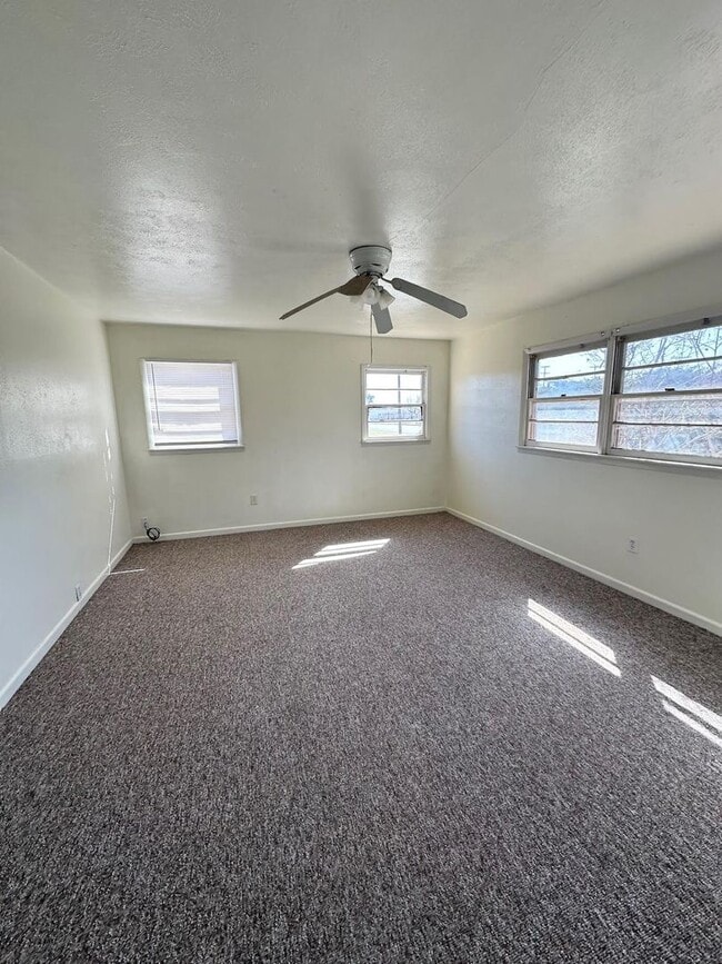 Photo - House Ready to Rent ASAP! Corner Lot!