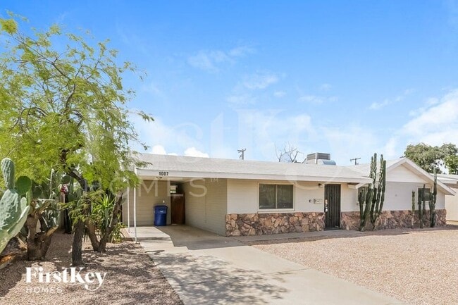 Photo - 1007 W 10th St