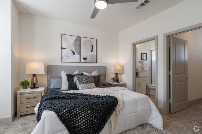 3BR, 3.5BA - 1,736SF