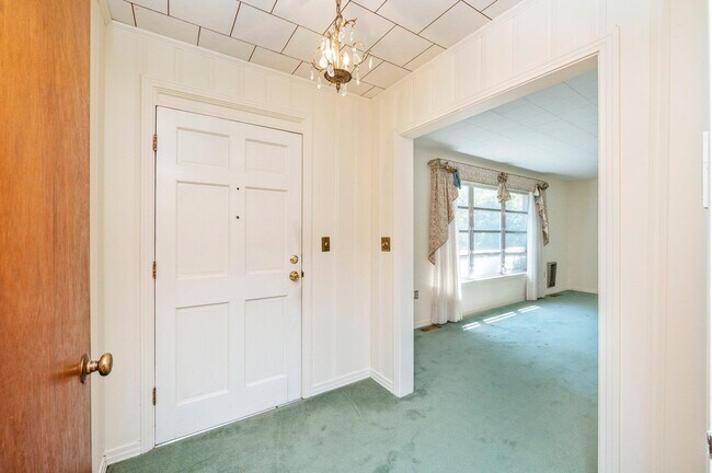 Photo - 73 Oaklawn Square