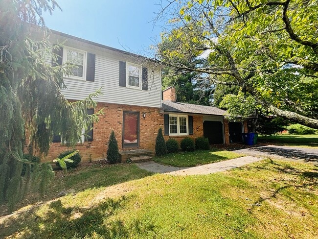 Photo - 401 Apperson Dr