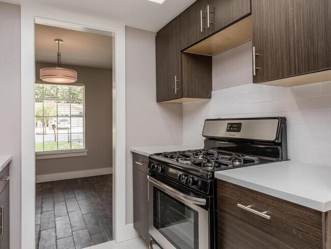 Photo - 3910 Hillside Dr