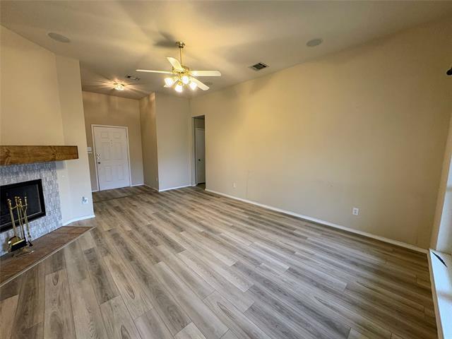 Photo - 913 Tourmalin Dr