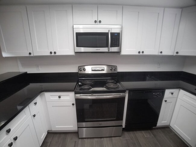 Photo - Stunning All Upgraded 2/2 Condo x Rent @ Winter Park Village next to Full Sail ! Unit 633