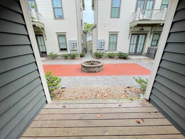 Photo - 614 E Henry St