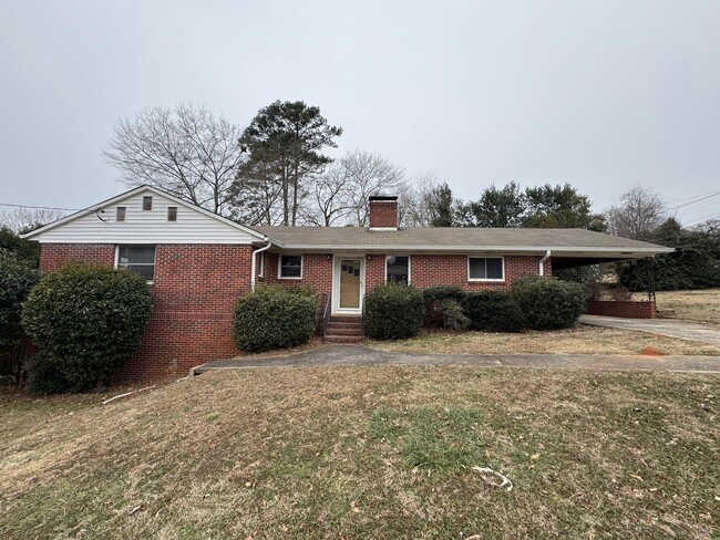 Brick 3/1.5 bath house with bonus in North... - Brick 3/1.5 bath house with bonus in North...