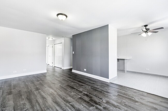 Photo - 5534 N Kenmore Ave