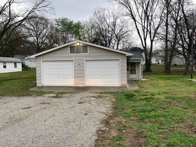 Photo - 710 N Ash St House
