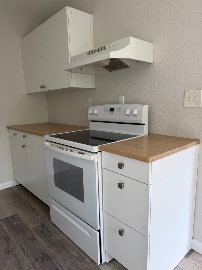 2412 Azalea Garden Rd Unit 205