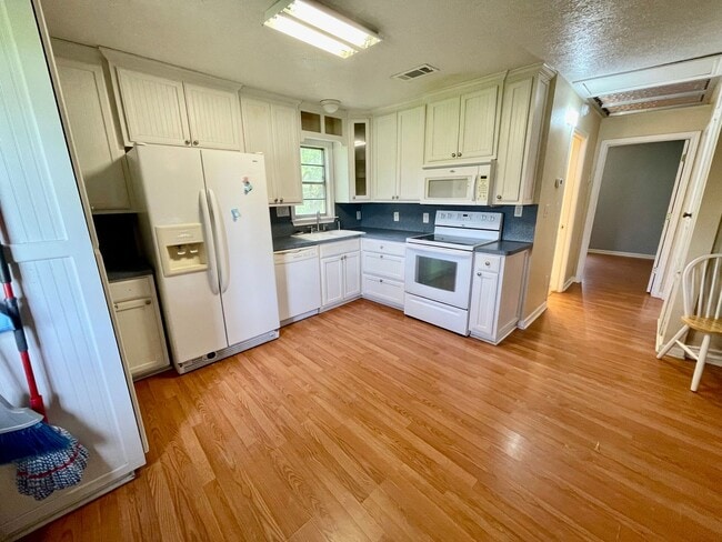 Photo - 800 Grigsby Ave