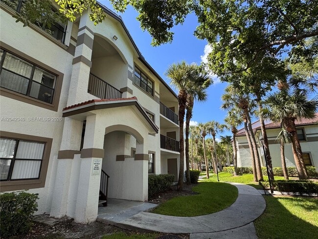 Building Photo - 550 S Park Rd Unit 18-8