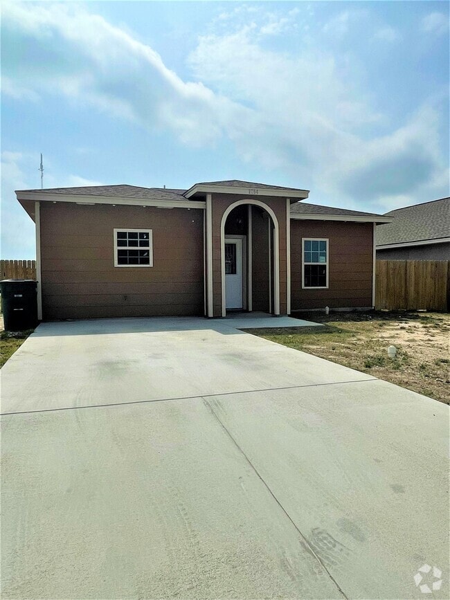 Building Photo - 1014 Tesoro Park Rental