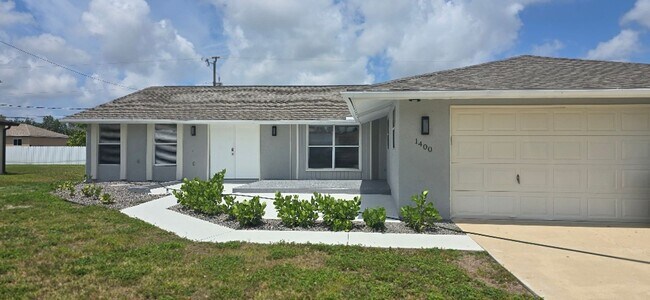 Building Photo - Pet Friendly Updated GREAT home in the area of Trafalgar and Skyline close to boat ramp and park!