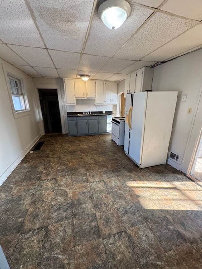 Photo - 627 Kenwood Ave Unit 627 Kenwood #1