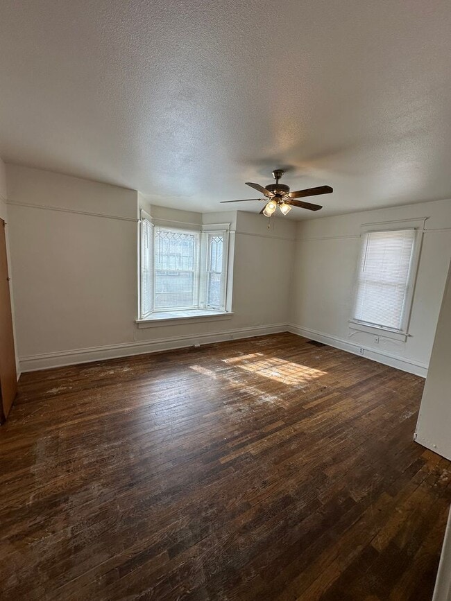 Photo - AJE1825 Unit 2