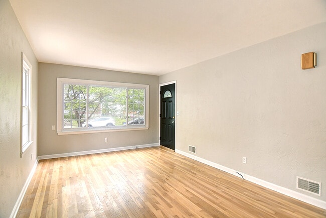 Photo - 2212 Fauver Ave