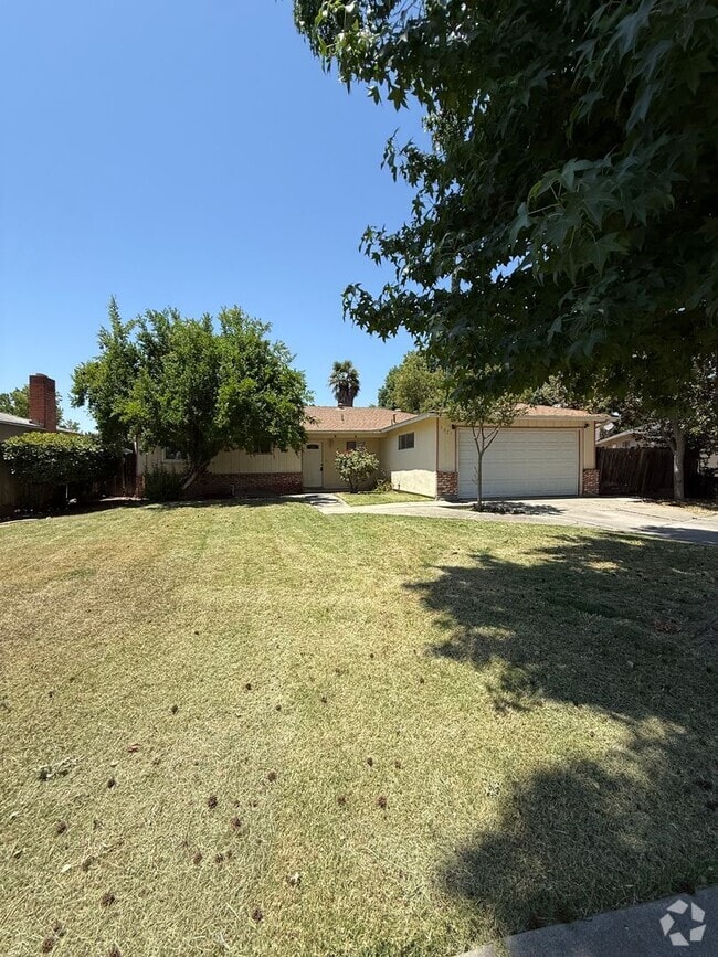 Building Photo - Charming 3-Bed, 2-Bath Home in North Merced!