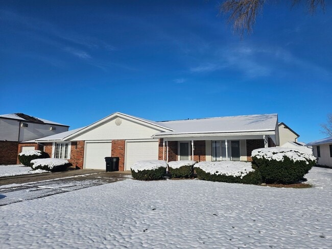 Building Photo - 1550 Edgewood Dr Unit 1550 Edgewood Dr.