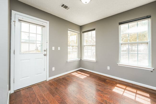 Photo - 5549 Village Ridge