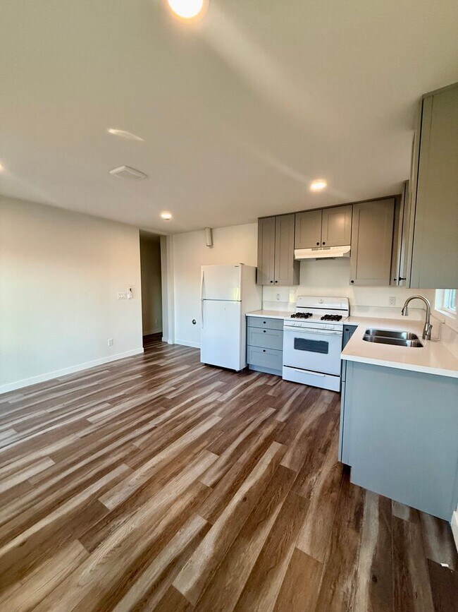 700 E 50th St
