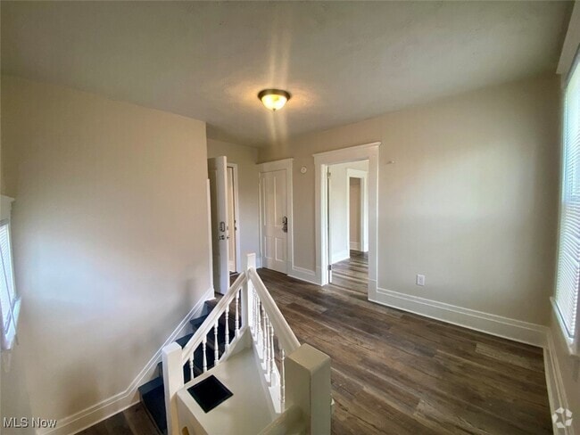 Building Photo - 69 Oakdale Ave Unit 2 Rental