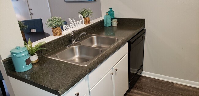 Photo - Landmark Apartments