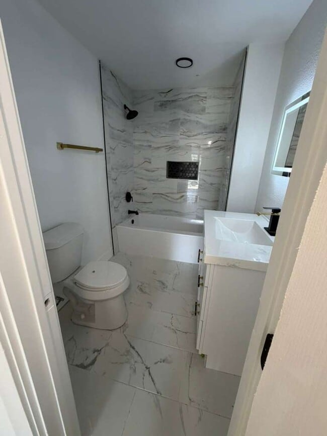 Photo - 204 S 7th St