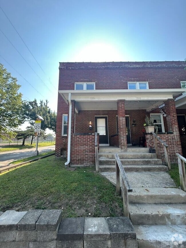 Building Photo - 2 bedroom town-home in Milo-Grogan Neighbo... Unit 1216 Ann St.