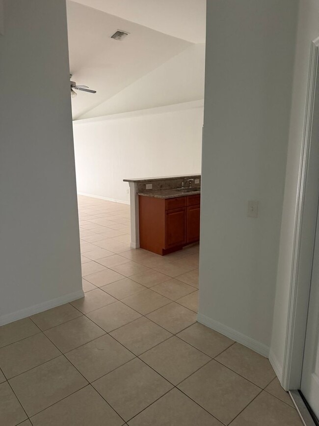 842 SW 39th Terrace