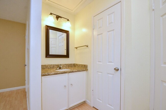 Building Photo - 12625 Memorial Dr Unit 94