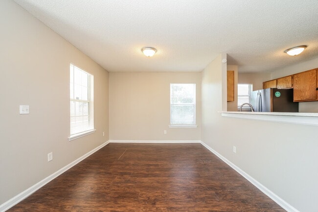 Photo - 1557 E 30th St