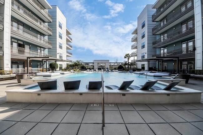 Building Photo - 5454 Washington Ave