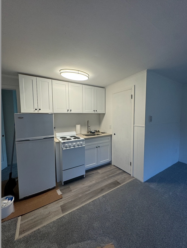 Building Photo - 24 Lake Wallkill Rd Unit Apt 1