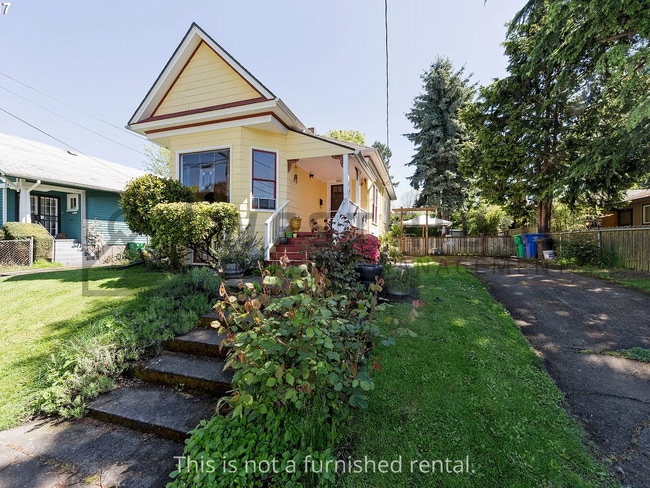 Building Photo - 3944 SE 33rd Pl