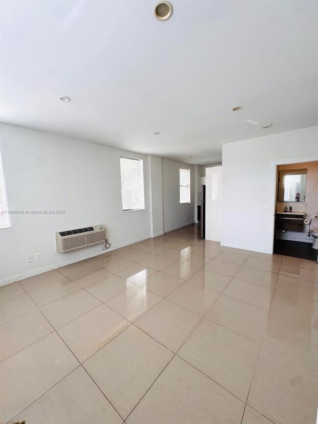 Photo - 924 Marseille Dr Unit 8