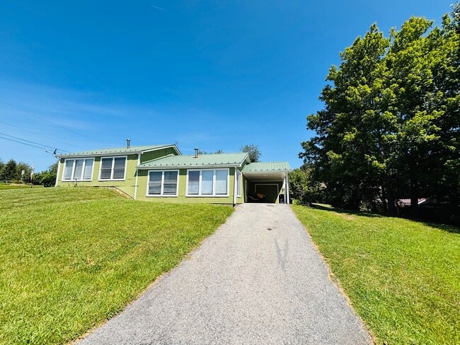 Building Photo - 410 Wakeman Ct NE