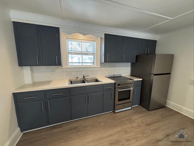 Building Photo - 2 Elm St Unit 3