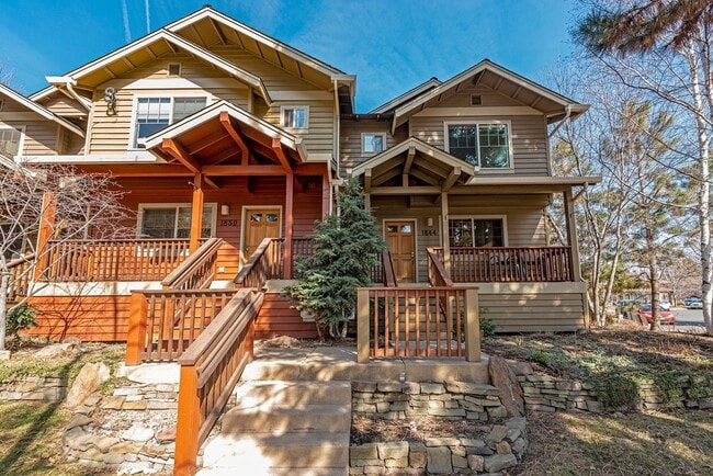 Building Photo - SOUGHT AFTER PENCE PLACE TOWNHOME; DUAL PRIMARY SUITES & SOLAR! MUST SEE!!