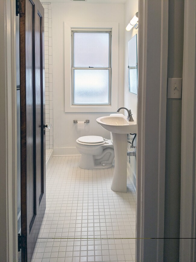 Photo - 3685 Bedford St Unidad Bedford #1