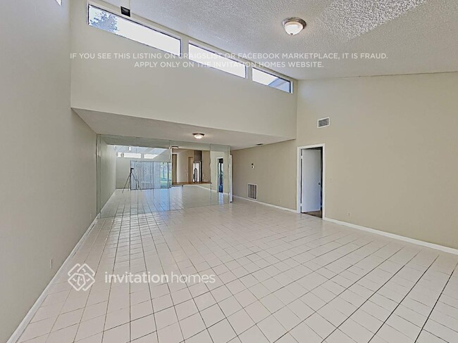Photo - 381 Wildwood Ln E