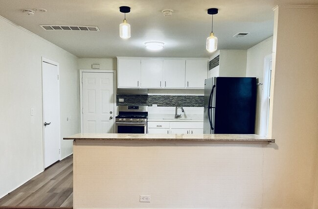 Photo - 4541 S Lowe Ave